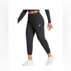New w/tags adidas AEROREADY Woven
Crop Pants